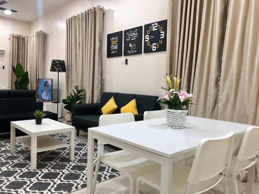 Rumahku Homestay, Taman Jasin Perdana Екстер'єр фото