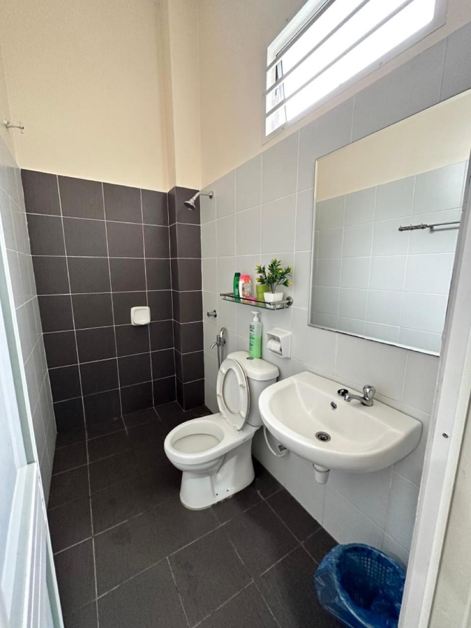 Rumahku Homestay, Taman Jasin Perdana Екстер'єр фото
