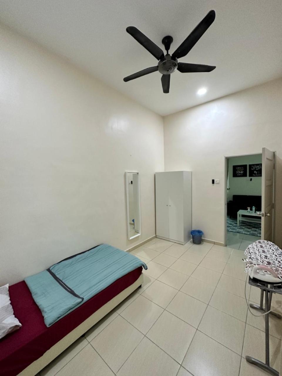 Rumahku Homestay, Taman Jasin Perdana Екстер'єр фото