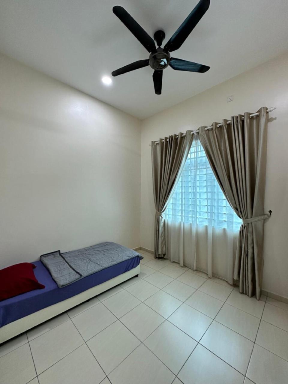 Rumahku Homestay, Taman Jasin Perdana Екстер'єр фото