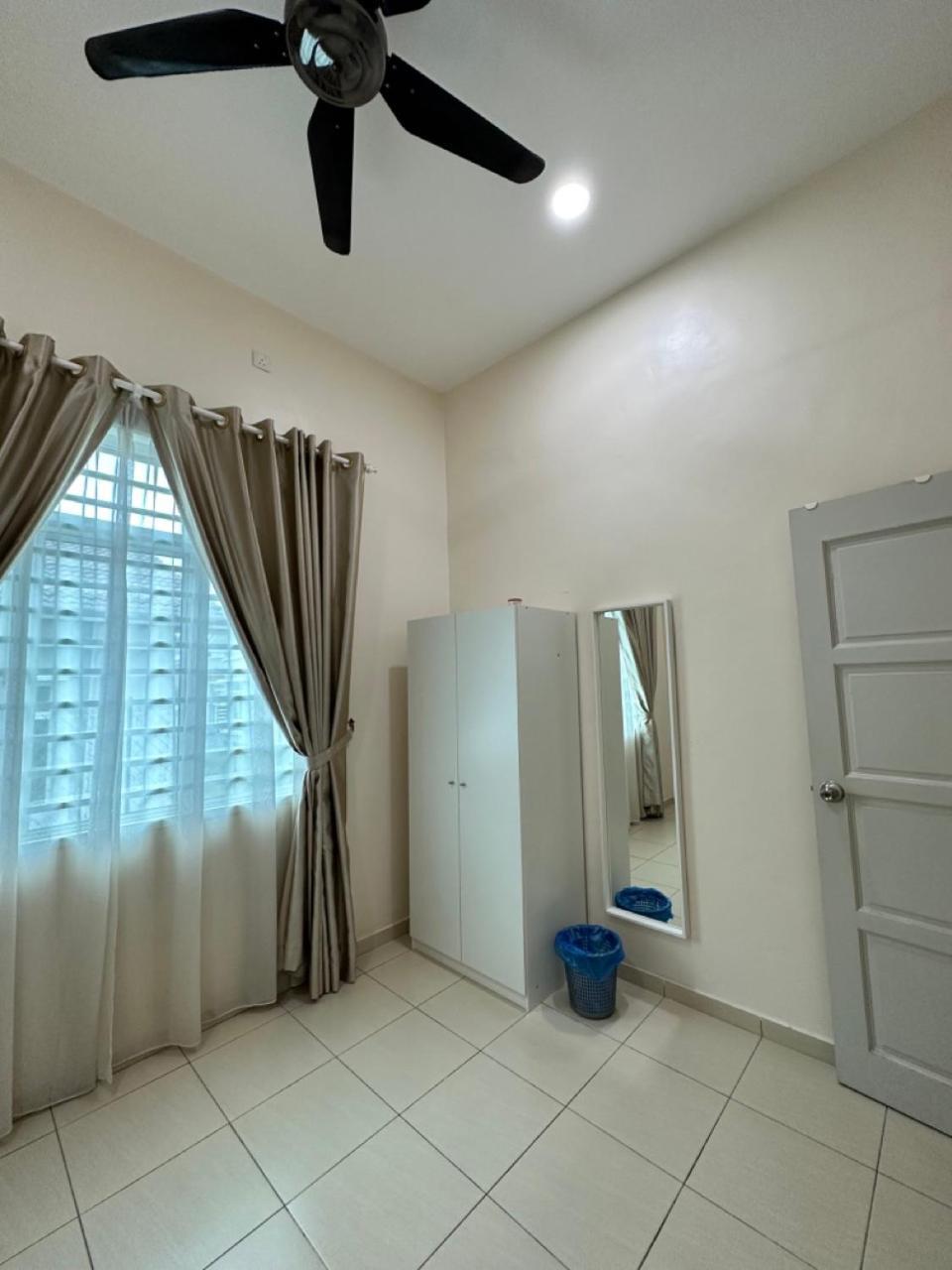 Rumahku Homestay, Taman Jasin Perdana Екстер'єр фото