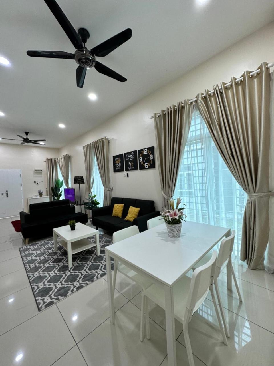 Rumahku Homestay, Taman Jasin Perdana Екстер'єр фото