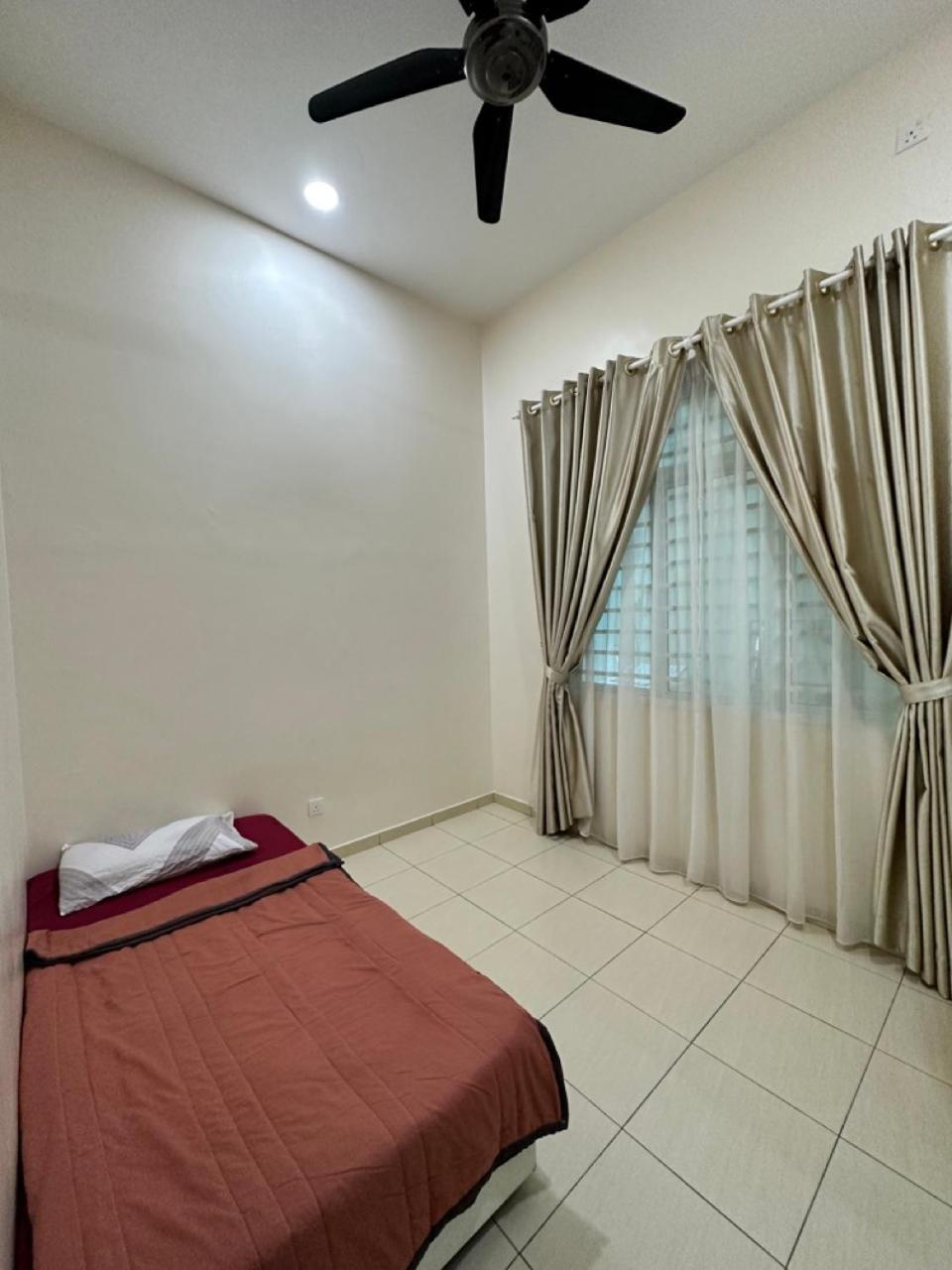 Rumahku Homestay, Taman Jasin Perdana Екстер'єр фото